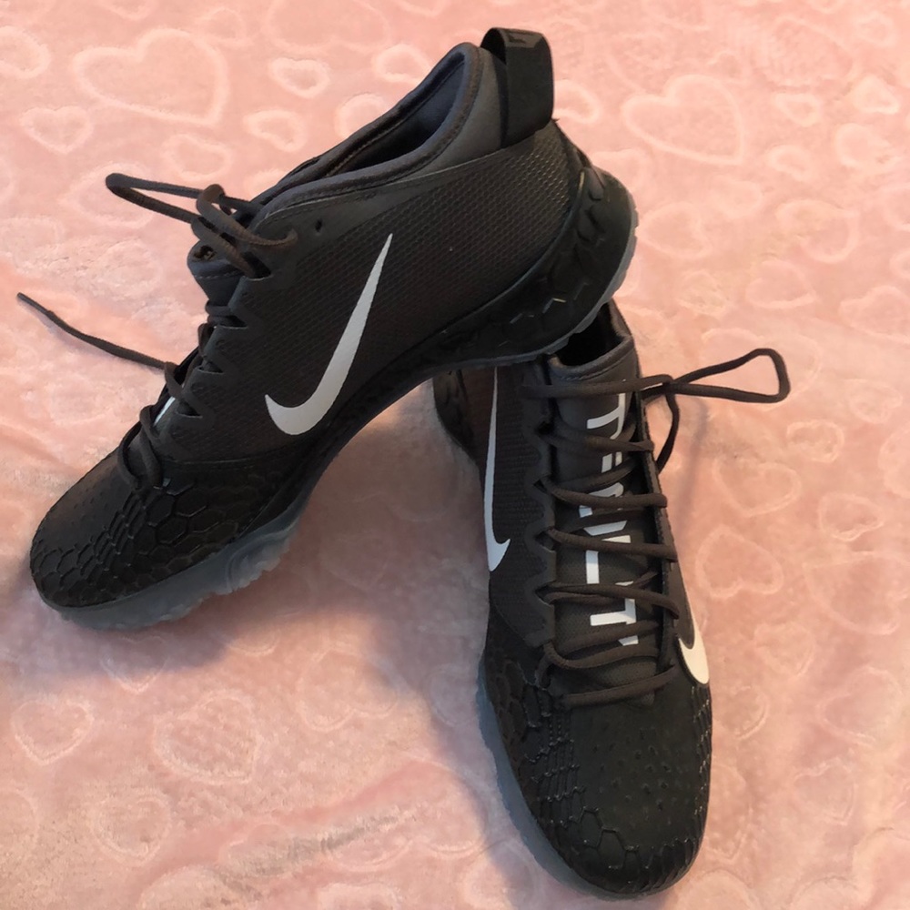 Classical Nike Force Zoom Trout 5 Turf Grey